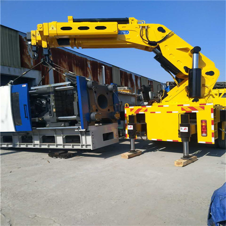 平江 大吨位折臂吊出租费用解析：一小时租赁多少钱