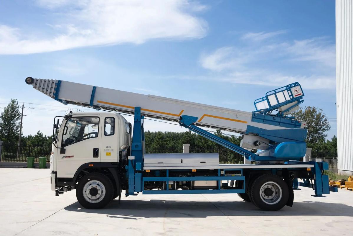 平江云梯上料车租赁费用